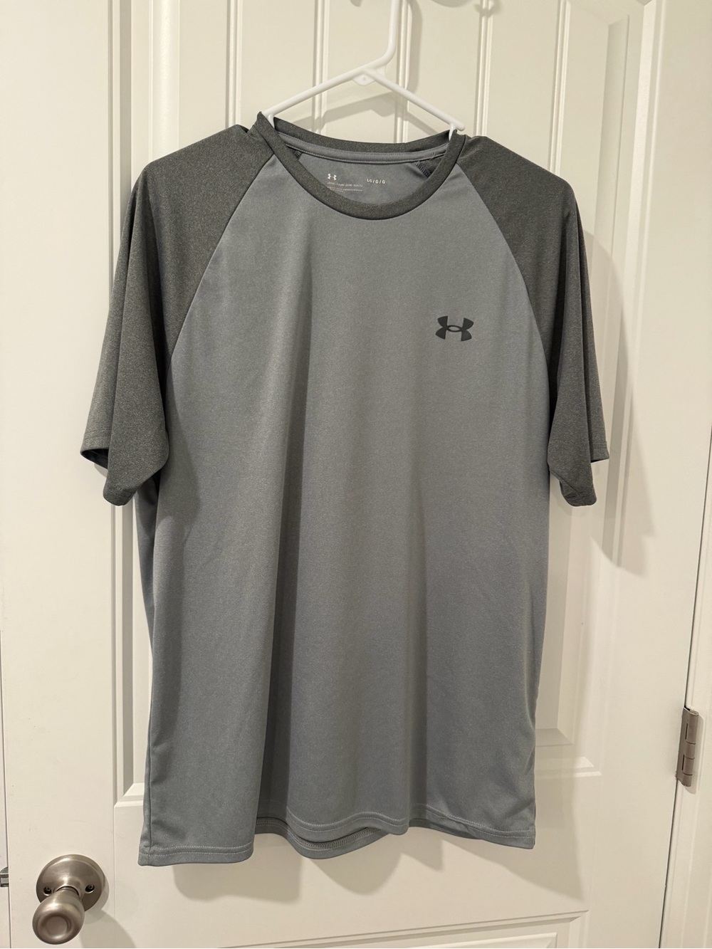 Under Armour Men’s Short-Sleeve Athletic Tee in Dark Gray